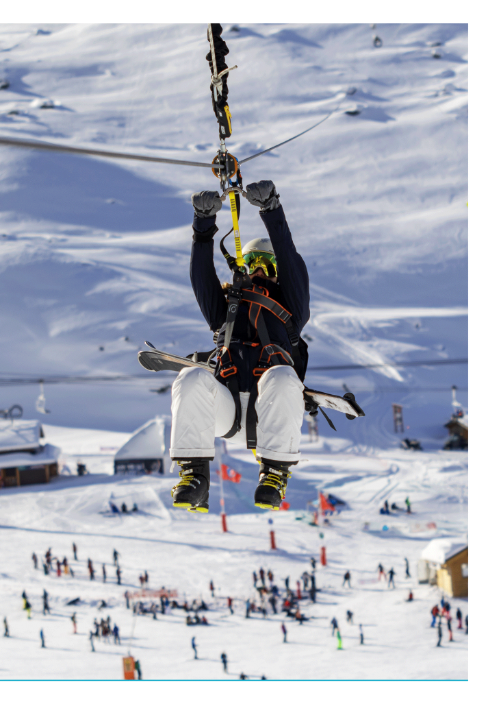 Val Thorens tyrolienne au dessus des pistes